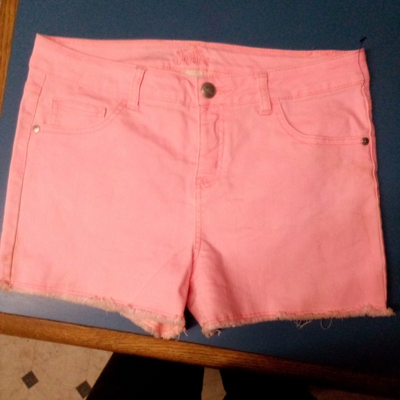 Shorts - Picture 3 of 3